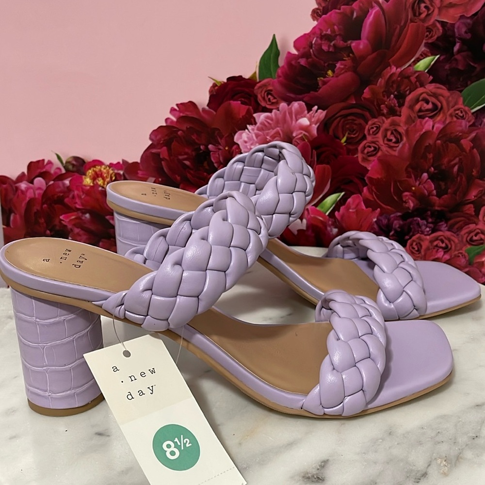 A New day beautiful sandals 👡 in lilac color (size 8 1/2) - New - Picture 2 of 10